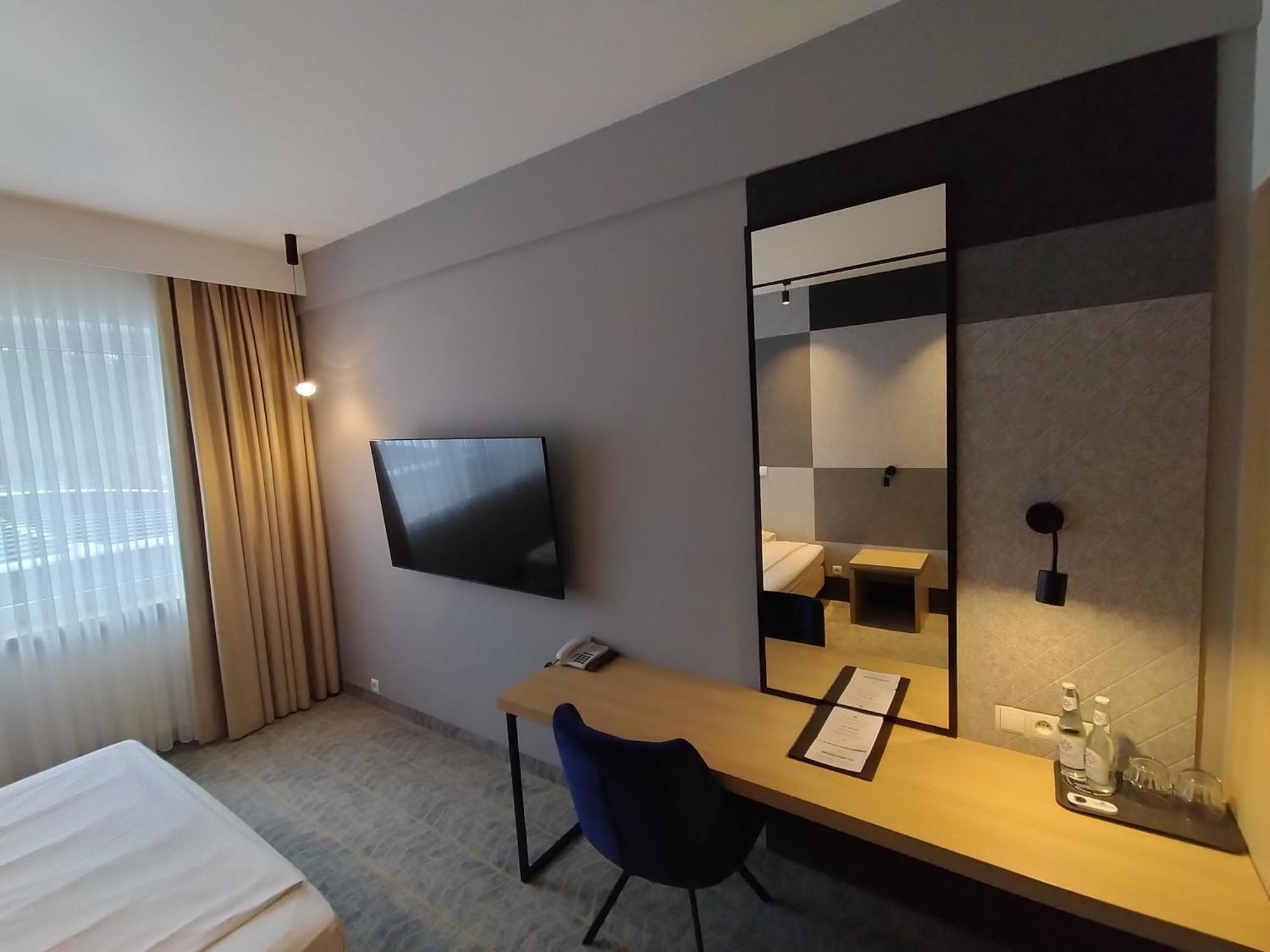 Grape Town Hotel - Park79 Zielona Góra Eksteriør bilde