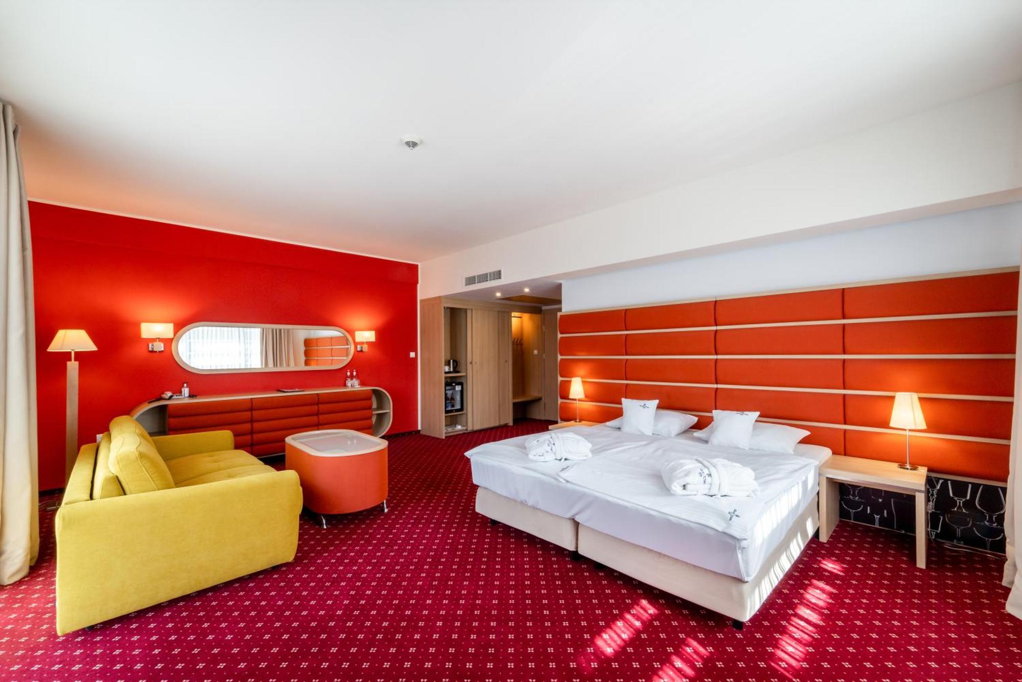 Grape Town Hotel - Park79 Zielona Góra Eksteriør bilde