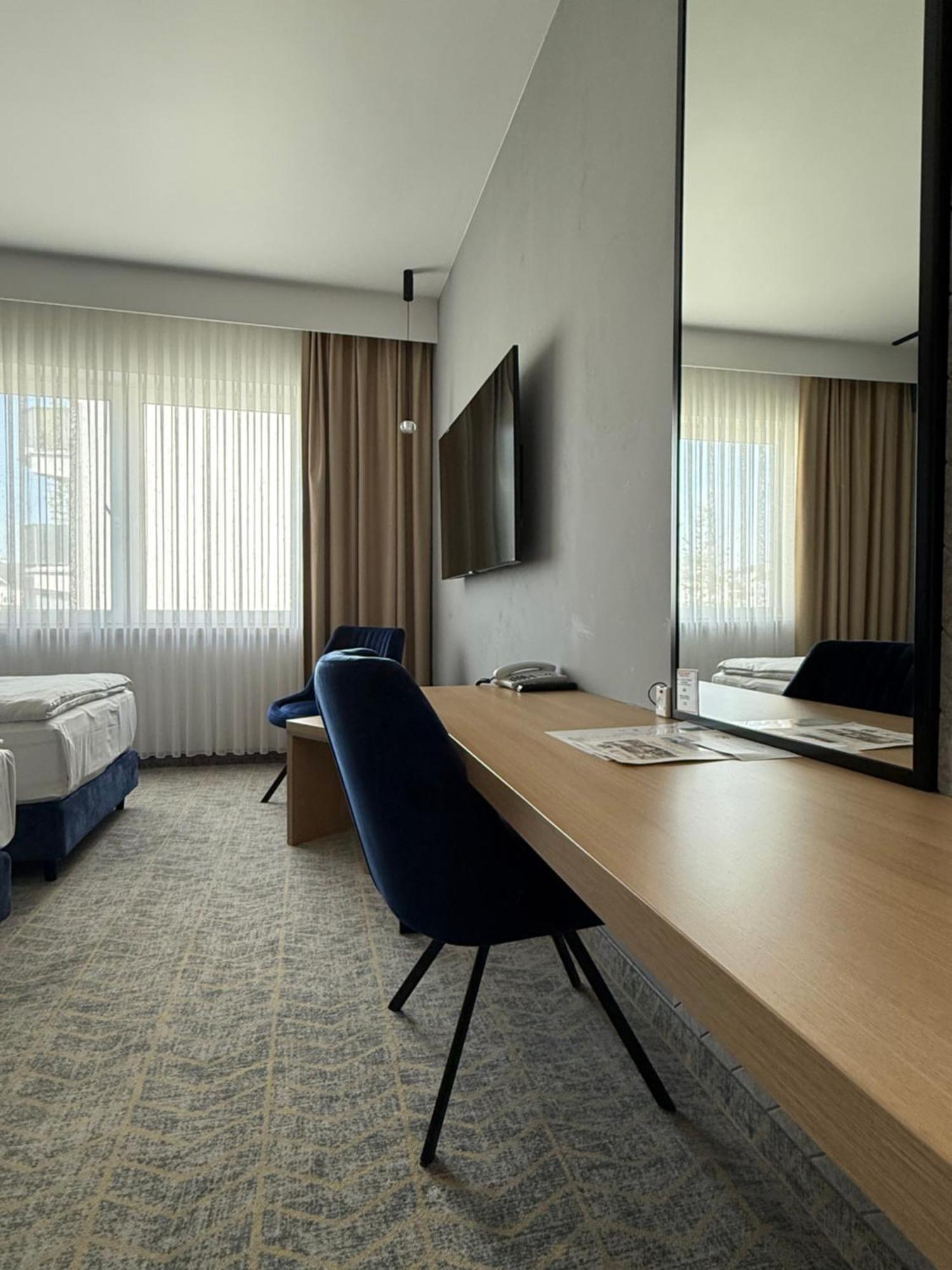 Grape Town Hotel - Park79 Zielona Góra Eksteriør bilde